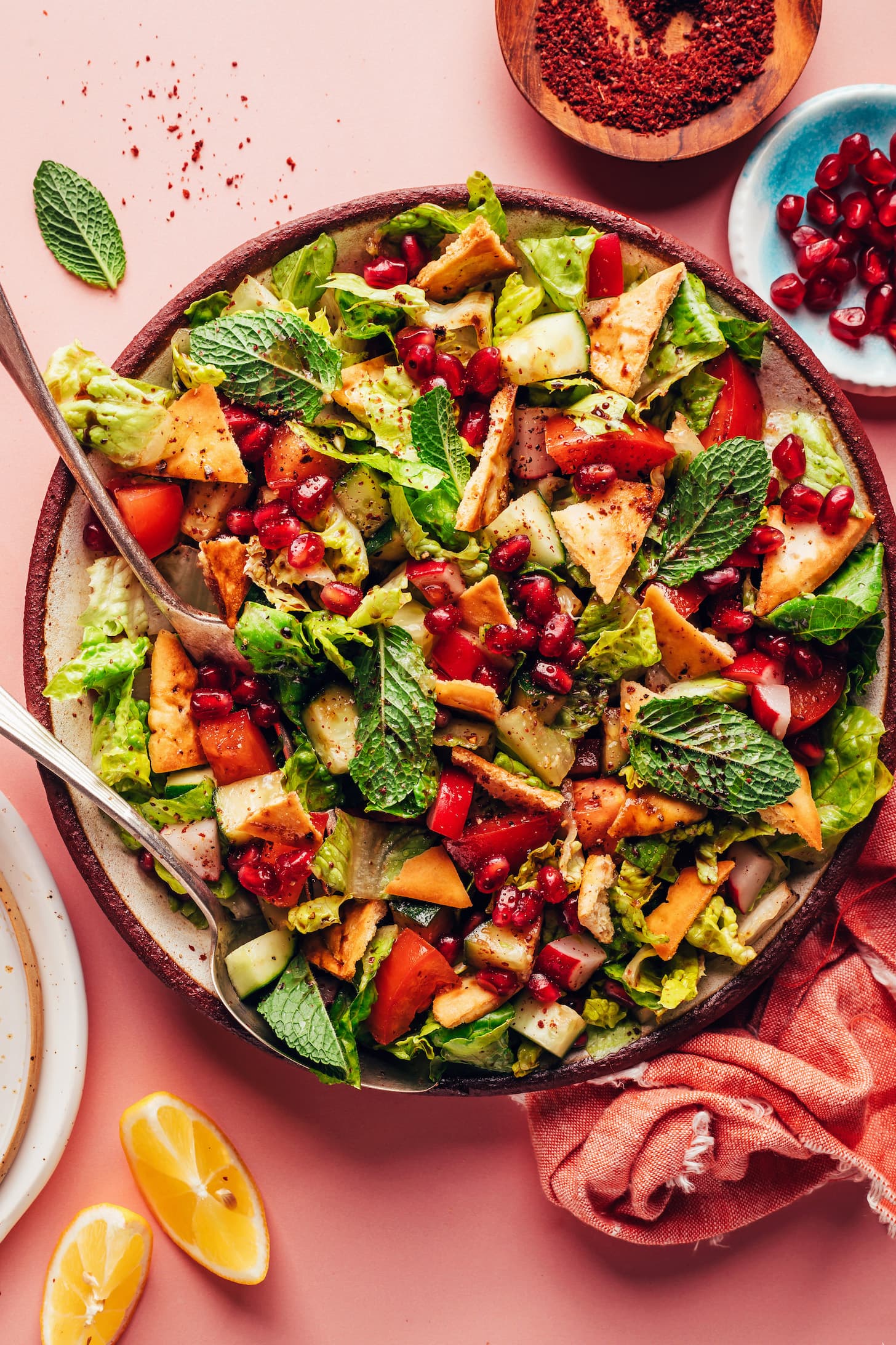 Fattoush libanais en un bol